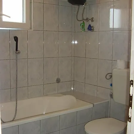 Pensjonat Double Uvala Bristova 12140g 2*